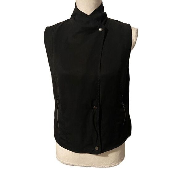 Banana Republic Lightweight Vest  - Picture 3 of 6